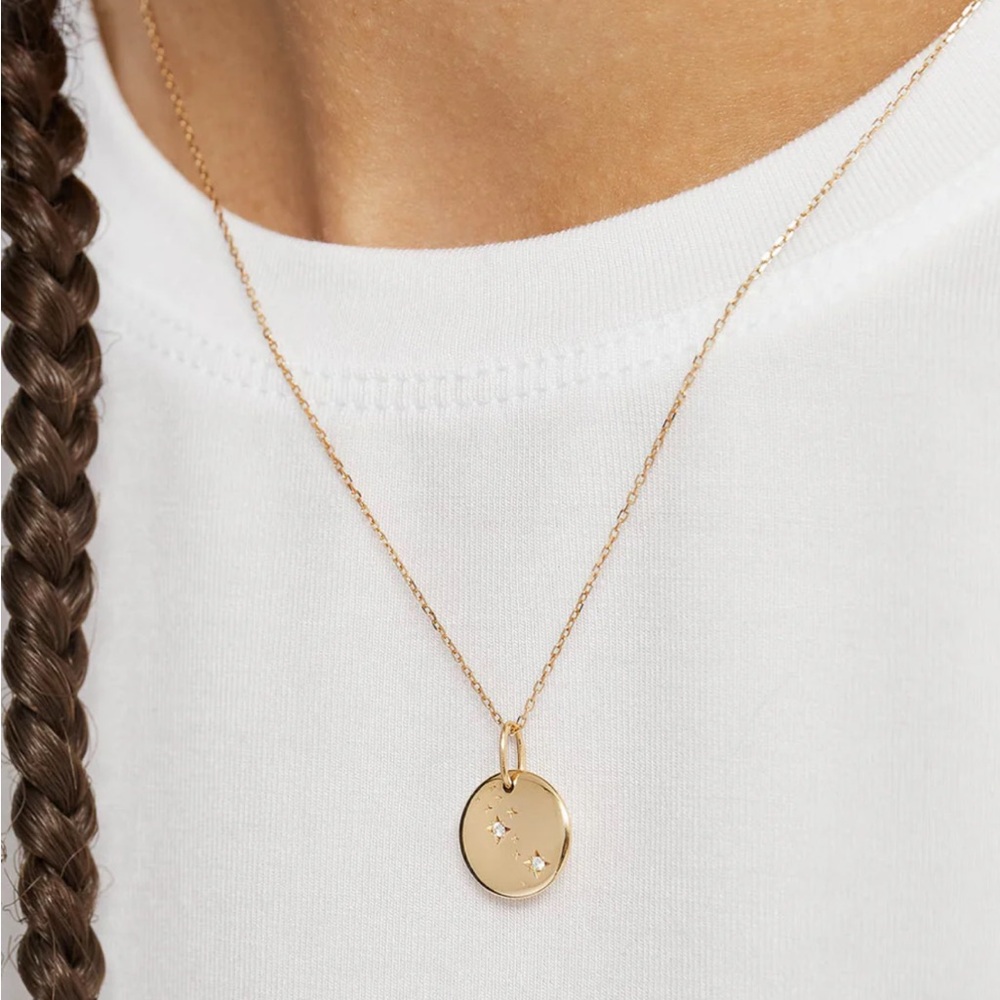 Mejuri Zodiac 18kt Gold Vermiel Charm Pendant & Necklace - Aquarius